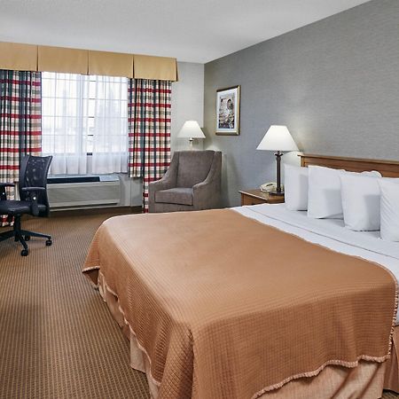 Madison Plaza Hotel Esterno foto